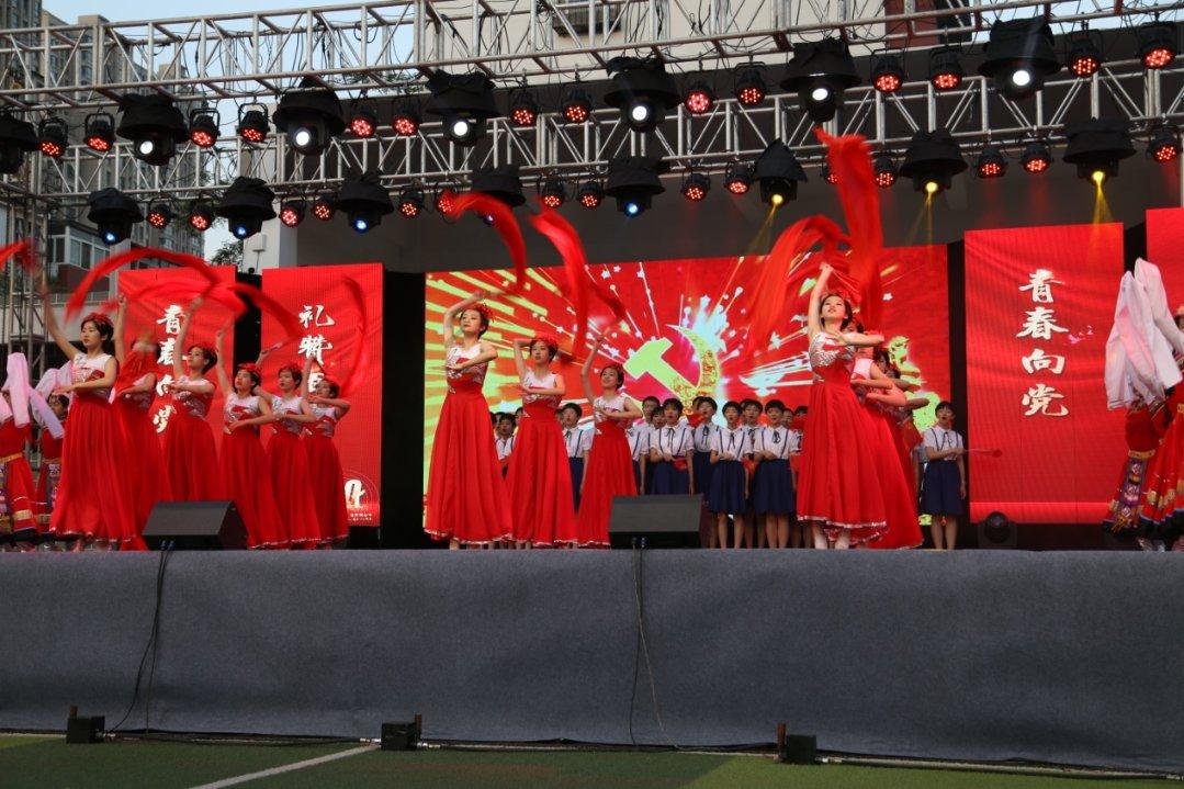 吕丽萍回国模样苍老，孙海英曾发文：无特殊原因，根本不会回国